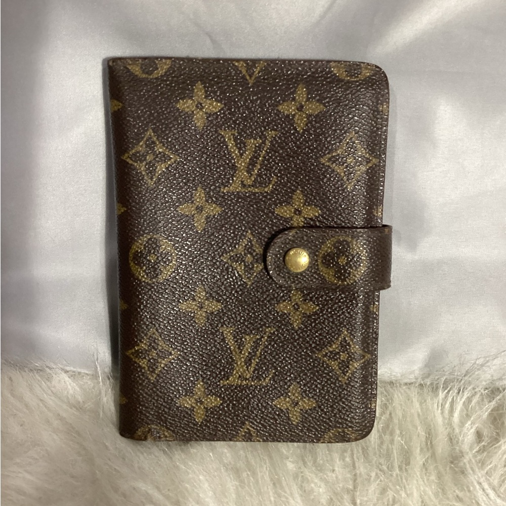 SOLD………..Louis Vuitton Monogram Porte Papier Code SP0979 Zip Snap Wallet - Picture 15 of 15